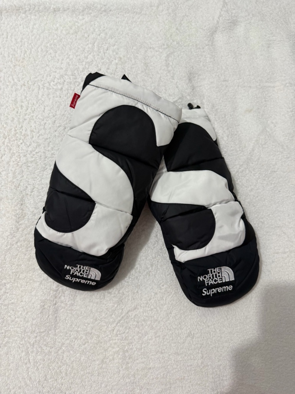 Supreme Black & White Puffer Mitt